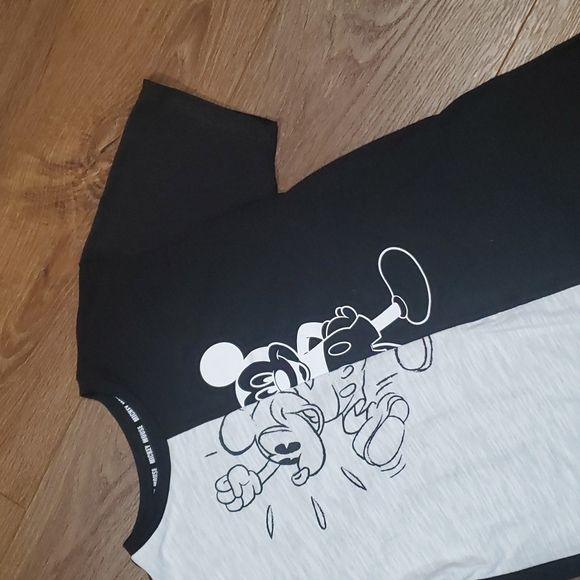 DISNEY Mickey Mouse tshirt.      #3883 - Picture 4 of 7